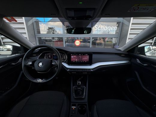 Skoda Octavia Combi 1.5 TSI 115 pk Business Edition | Wegklapbare Trekhaak | Achteruitrijcamera | Apple Carplay | ActivLease financial lease