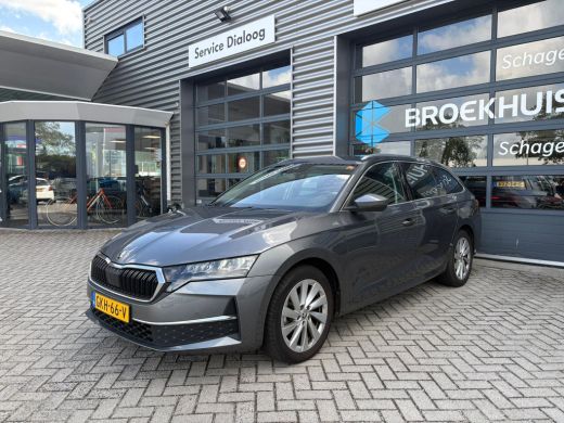 Skoda Octavia Combi 1.5 TSI 115 pk Business Edition | Wegklapbare Trekhaak | Achteruitrijcamera | Apple Carplay | ActivLease financial lease