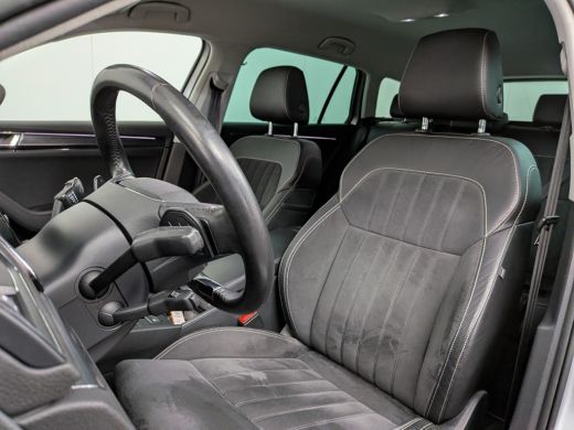 Skoda Superb Combi 1.4 TSI iV Sportline Business 218PK DSG/AUTO l Elektr. Klep l Achteruitrijcamera | App Conn... ActivLease financial lease
