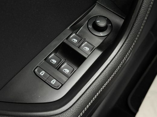 Skoda Superb Combi iV 218PK DSG HYBRID BUSINESS CAMERA/NAVI/VIRTUAL/STUURVERW. ActivLease financial lease