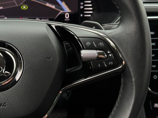 Skoda Superb Combi iV 218PK DSG HYBRID BUSINESS CAMERA/NAVI/VIRTUAL/STUURVERW. ActivLease financial lease