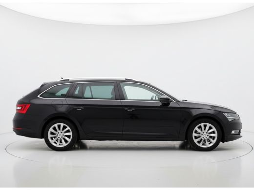 Skoda Superb Combi iV 218PK DSG HYBRID BUSINESS CAMERA/NAVI/VIRTUAL/STUURVERW. ActivLease financial lease