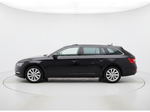 Skoda Superb Combi iV 218PK DSG HYBRID BUSINESS CAMERA/NAVI/VIRTUAL/STUURVERW. ActivLease financial lease