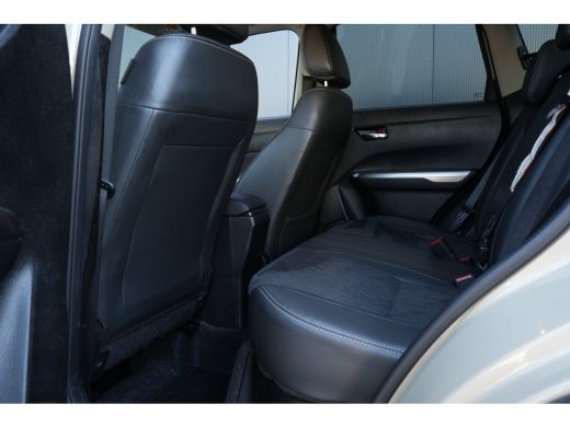 Suzuki Vitara 115pk 1.5 Hybrid Style | Camera | Carplay | Adaptive Cruise | Keyless | Trekhaak | ActivLease financial lease