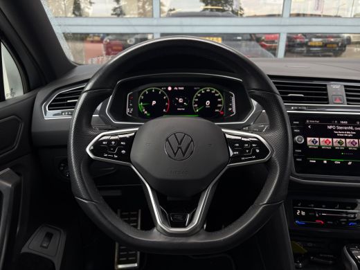 Volkswagen Tiguan Allspace 1.5 TSI 150 pk DSG R-Line Business 7pers. | Wegklapbare Trekhaak | Achteruitrijcamera | Apple Car... ActivLease financial lease
