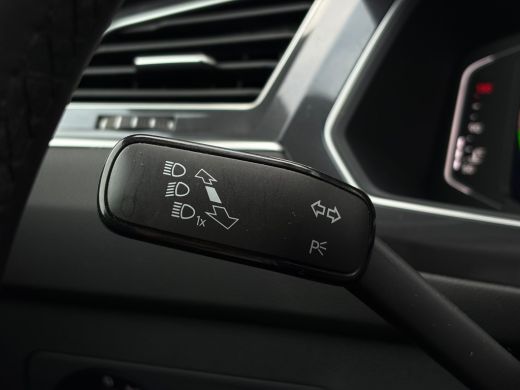 Volkswagen Tiguan Allspace 1.5 TSI 150 pk DSG R-Line Business 7pers. | Wegklapbare Trekhaak | Achteruitrijcamera | Apple Car... ActivLease financial lease