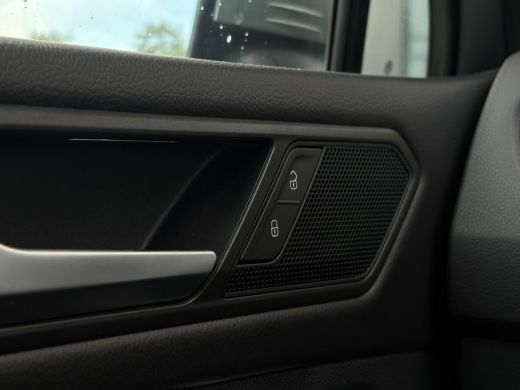 Volkswagen Tiguan Allspace 1.5 TSI 150 pk DSG R-Line Business 7pers. | Wegklapbare Trekhaak | Achteruitrijcamera | Apple Car... ActivLease financial lease