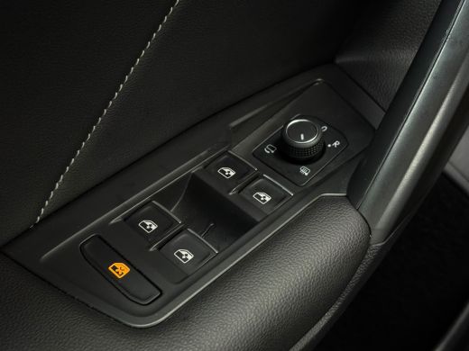 Volkswagen Tiguan Allspace 1.5 TSI 150 pk DSG R-Line Business 7pers. | Wegklapbare Trekhaak | Achteruitrijcamera | Apple Car... ActivLease financial lease