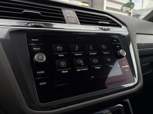 Volkswagen Tiguan Allspace 1.5 TSI 150 pk DSG R-Line Business 7pers. | Wegklapbare Trekhaak | Achteruitrijcamera | Apple Car... ActivLease financial lease