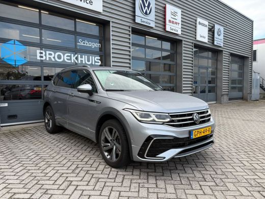 Volkswagen Tiguan Allspace 1.5 TSI 150 pk DSG R-Line Business 7pers. | Wegklapbare Trekhaak | Achteruitrijcamera | Apple Car... ActivLease financial lease
