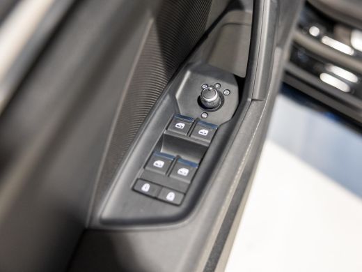 Audi A3 Limousine 35 TFSI S-Line edition / 150pk / NAP / Matrix LED / Stoelverwarming / Adaptieve cruise ... ActivLease financial lease