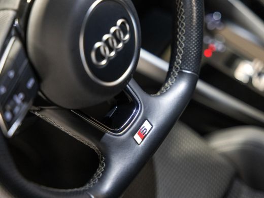 Audi A3 Limousine 35 TFSI S-Line edition / 150pk / NAP / Matrix LED / Stoelverwarming / Adaptieve cruise ... ActivLease financial lease