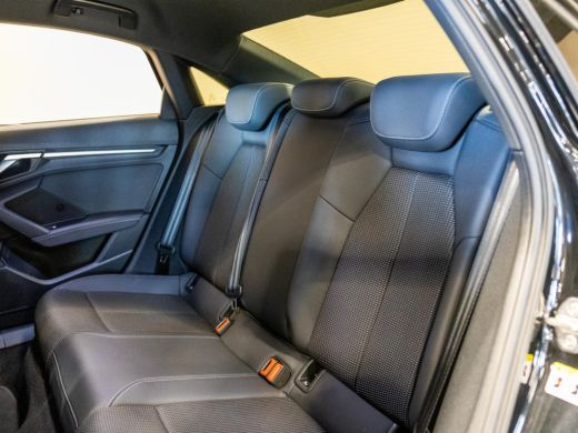 Audi A3 Limousine 35 TFSI S-Line edition / 150pk / NAP / Matrix LED / Stoelverwarming / Adaptieve cruise ... ActivLease financial lease