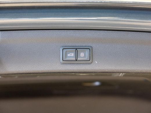 Audi Q3 45 TFSI e Business Edition / 245pk / Keyless / Dodehoek herkenning / Adaptieve cruise control / ActivLease financial lease