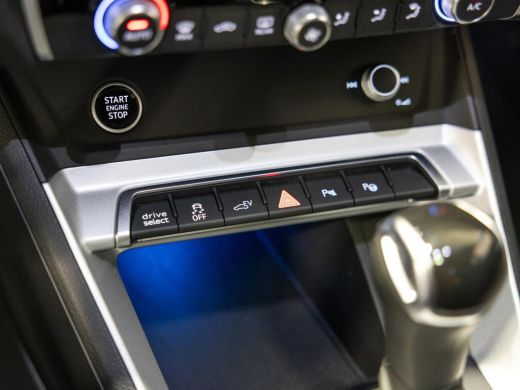 Audi Q3 45 TFSI e Business Edition / 245pk / Keyless / Dodehoek herkenning / Adaptieve cruise control / ActivLease financial lease