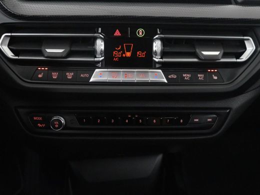 BMW 1 Serie | Half leder | Cruise control | Stoelverwarming | Navigatie | Carplay | Park assist | Climate con... ActivLease financial lease