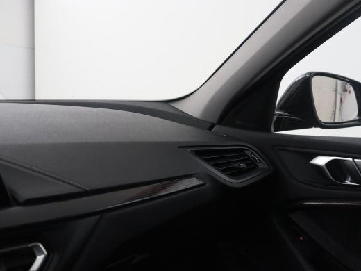 BMW 1 Serie | Half leder | Cruise control | Stoelverwarming | Navigatie | Carplay | Park assist | Climate con... ActivLease financial lease