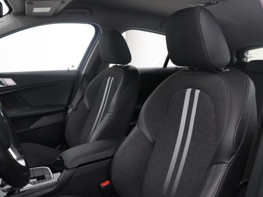 BMW 1 Serie | Half leder | Cruise control | Stoelverwarming | Navigatie | Carplay | Park assist | Climate con... ActivLease financial lease