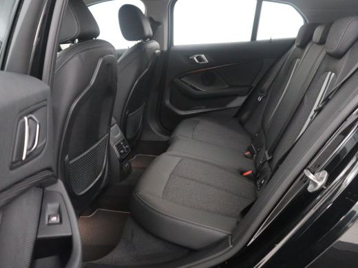 BMW 1 Serie | Half leder | Cruise control | Stoelverwarming | Navigatie | Carplay | Park assist | Climate con... ActivLease financial lease