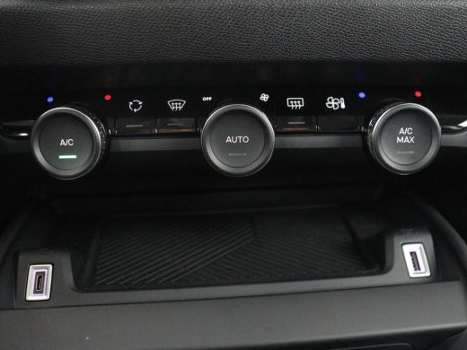 Citroën C4 1.2 Puretech Feel | Cruise control | Navigatie | Camera | Park assist | Carplay | Climate control... ActivLease financial lease