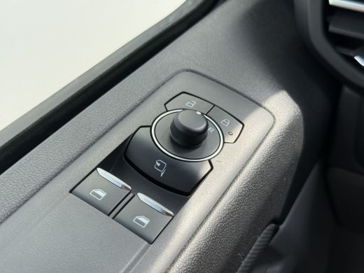 Ford E-Transit Custom 65 kWh 218PK Elektrisch 344km WLTP 2300kg Trekvermogen BEV Snelladen Stoelverwarming LED Cruise C... ActivLease financial lease