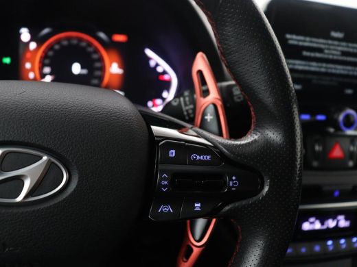 Hyundai i30 | Leder/alcantara | Memory | Adaptive cruise | Dodehoek detectie | Stoelverwarming | Navigatie | ... ActivLease financial lease