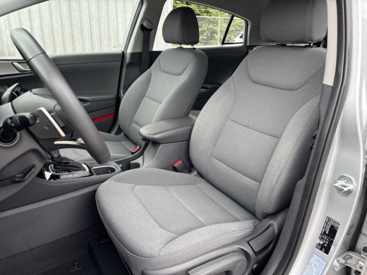Hyundai IONIQ 1.6 GDi PHEV i-Motion | Apple carplay | Android auto | Cruise control | achteruit rijcamera | Cli... ActivLease financial lease