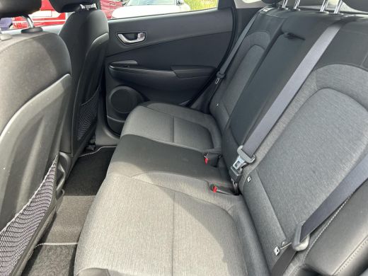 Hyundai Kona EV Fashion 64 kWh 3 fase | SOH 100% | Stoelverwarming | Navigatie | Parkeercamera | Apple carplay... ActivLease financial lease