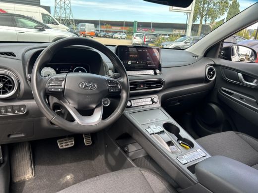 Hyundai Kona EV Fashion 64 kWh 3 fase | SOH 100% | Stoelverwarming | Navigatie | Parkeercamera | Apple carplay... ActivLease financial lease