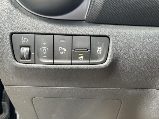 Hyundai Kona EV Fashion 64 kWh 3 fase | SOH 100% | Stoelverwarming | Navigatie | Parkeercamera | Apple carplay... ActivLease financial lease