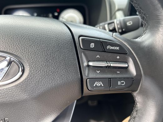 Hyundai Kona EV Fashion 64 kWh 3 fase | SOH 100% | Stoelverwarming | Navigatie | Parkeercamera | Apple carplay... ActivLease financial lease
