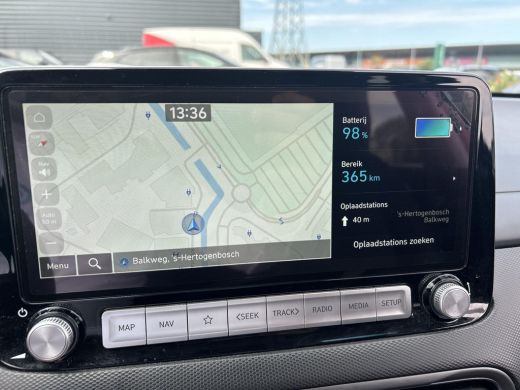 Hyundai Kona EV Fashion 64 kWh 3 fase | SOH 100% | Stoelverwarming | Navigatie | Parkeercamera | Apple carplay... ActivLease financial lease