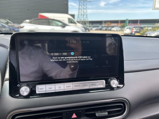 Hyundai Kona EV Fashion 64 kWh 3 fase | SOH 100% | Stoelverwarming | Navigatie | Parkeercamera | Apple carplay... ActivLease financial lease