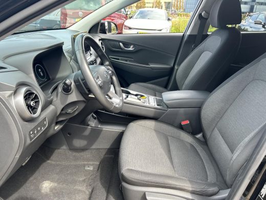 Hyundai Kona EV Fashion 64 kWh 3 fase | SOH 100% | Stoelverwarming | Navigatie | Parkeercamera | Apple carplay... ActivLease financial lease