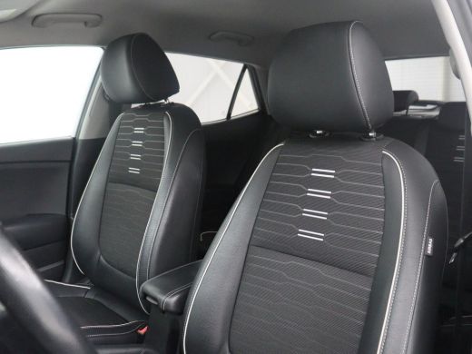 Kia Stonic | Half leder | Cruise control | Lane assist | Stuur/stoel verwarming | Carplay | Climate control ... ActivLease financial lease