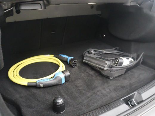 Mercedes-Benz A-Klasse 250 e Business Solution AMG Limited | SOH 94,5% | Leder/alcantara | Cruise control | Stoelverwarm... ActivLease financial lease