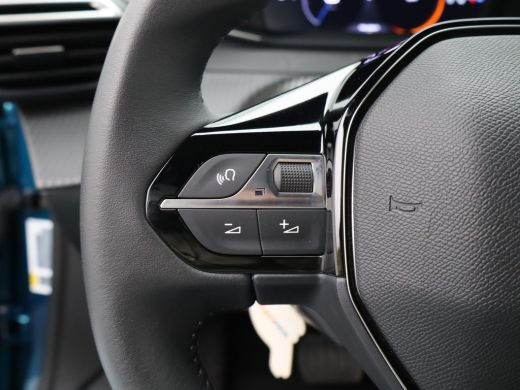 Peugeot 2008 1.2 Hybrid 145 Allure 8 Jaar Garantie | Keyless | Camera Voor + Achter | Parkeersenoren Voor en A... ActivLease financial lease