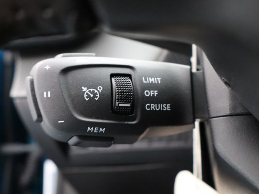 Peugeot 2008 1.2 Hybrid 145 Allure 8 Jaar Garantie | Keyless | Camera Voor + Achter | Parkeersenoren Voor en A... ActivLease financial lease