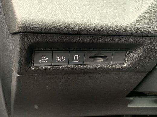 Peugeot 408 1.6 HYbrid GT 225 EAT8 First Edition Airco | Camera | Cruise Adaptief | DAB | Keyless | LED | LMV... ActivLease financial lease