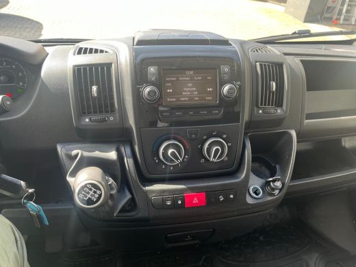 Peugeot Boxer 330 2.2 BlueHDi 120 L1H1 Premium | IMPERIAAL | TREKHAAK | | 2 zitplaatsen rechtsvoor | Airco | Al... ActivLease financial lease