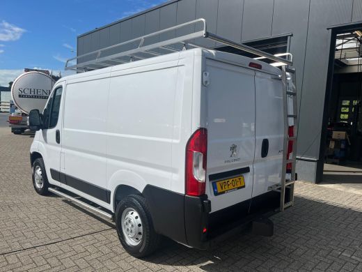 Peugeot Boxer 330 2.2 BlueHDi 120 L1H1 Premium | IMPERIAAL | TREKHAAK | | 2 zitplaatsen rechtsvoor | Airco | Al... ActivLease financial lease