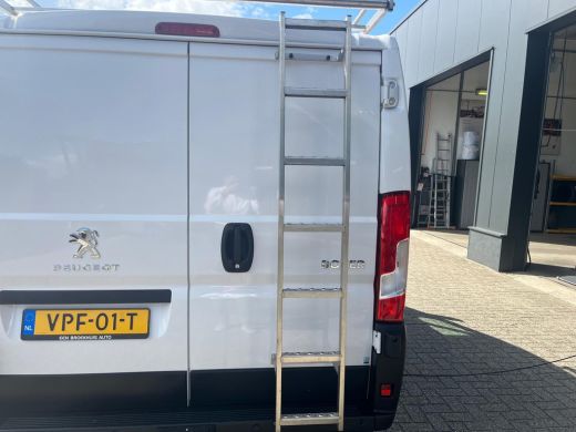 Peugeot Boxer 330 2.2 BlueHDi 120 L1H1 Premium | IMPERIAAL | TREKHAAK | | 2 zitplaatsen rechtsvoor | Airco | Al... ActivLease financial lease