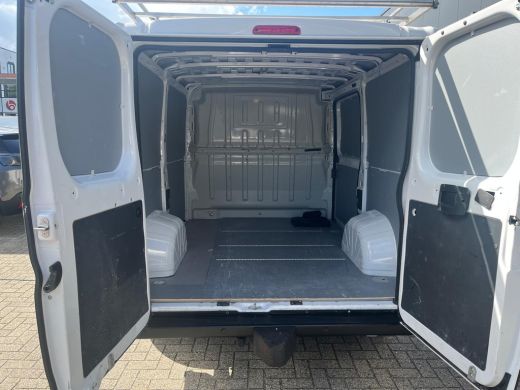 Peugeot Boxer 330 2.2 BlueHDi 120 L1H1 Premium | IMPERIAAL | TREKHAAK | | 2 zitplaatsen rechtsvoor | Airco | Al... ActivLease financial lease