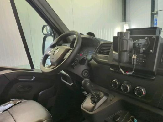Renault Master T35 2.3 dCi 150PK BAKWAGEN LOWLINER ActivLease financial lease