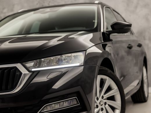 Skoda Octavia Combi 1.4 TSI iV PHEV Sport 218Pk Automaat (VIRTUAL COCKPIT, APPLE CARPLAY, GROOT NAVI, CAMERA, S... ActivLease financial lease