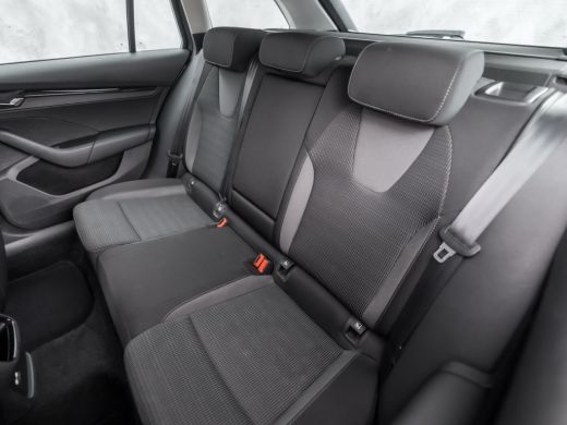 Skoda Octavia Combi 1.4 TSI iV PHEV Sport 218Pk Automaat (VIRTUAL COCKPIT, APPLE CARPLAY, GROOT NAVI, CAMERA, S... ActivLease financial lease