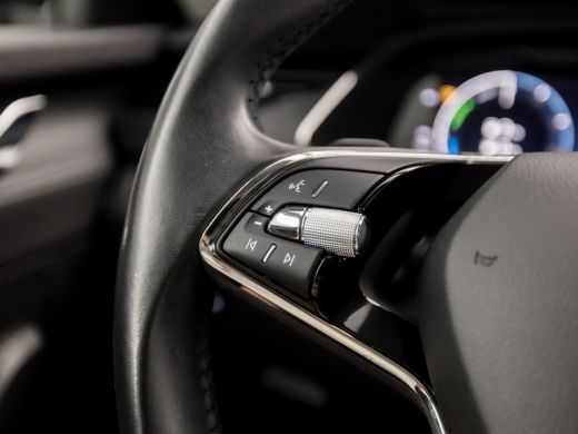 Skoda Octavia Combi 1.4 TSI iV PHEV Sport 218Pk Automaat (VIRTUAL COCKPIT, APPLE CARPLAY, GROOT NAVI, CAMERA, S... ActivLease financial lease