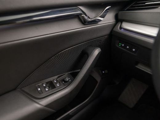 Skoda Octavia Combi 1.4 TSI iV PHEV Sport 218Pk Automaat (VIRTUAL COCKPIT, APPLE CARPLAY, GROOT NAVI, CAMERA, S... ActivLease financial lease