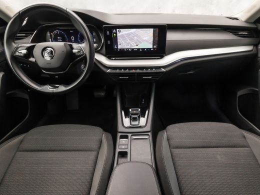 Skoda Octavia Combi 1.4 TSI iV PHEV Sport 218Pk Automaat (VIRTUAL COCKPIT, APPLE CARPLAY, GROOT NAVI, CAMERA, S... ActivLease financial lease