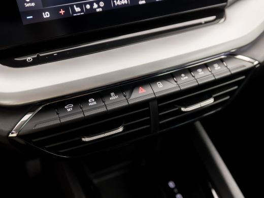 Skoda Octavia Combi 1.4 TSI iV PHEV Sport 218Pk Automaat (VIRTUAL COCKPIT, APPLE CARPLAY, GROOT NAVI, CAMERA, S... ActivLease financial lease